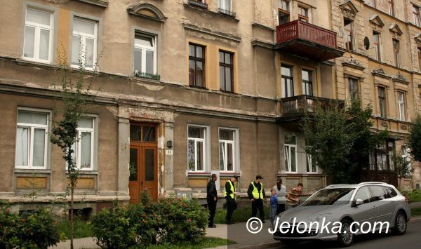 JELENIA GÓRA: Uwięził dziecko w mieszkaniu?
