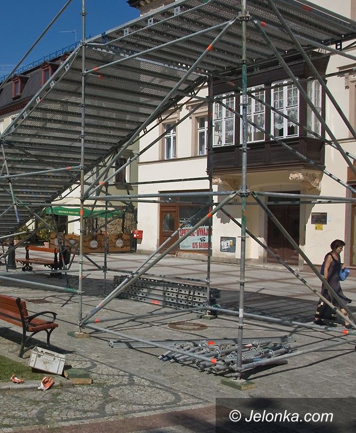 Jelenia Góra: Skoki przed pałacem