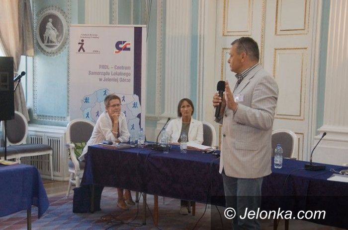 Jelenia Góra/Cieplice: Akademia samorządowa w Cieplicach