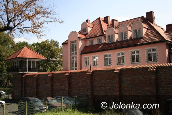 JELENIA GÓRA: Kontrolowane kontakty przez kraty więzienia