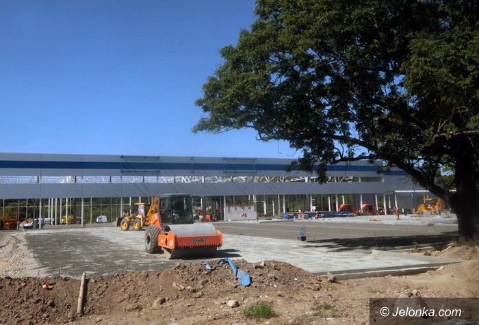JELENIA GÓRA: „Castorama” jednak w grudniu
