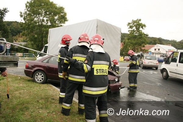 JELENIA GÓRA/ region: Potrójna kolizja na skrzyżowaniu Lubańska – Goduszyńska