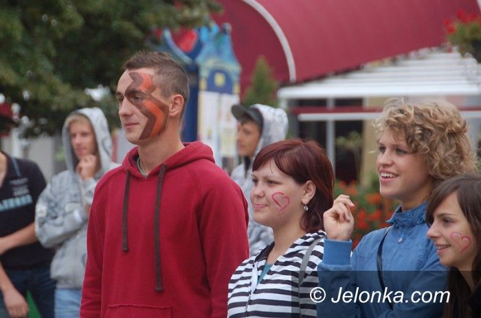 JELENIA GÓRA: Koncert miłosierdzia na bruku
