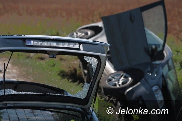 JELENIA GÓRA: Czołówka na podwójnej ciągłej