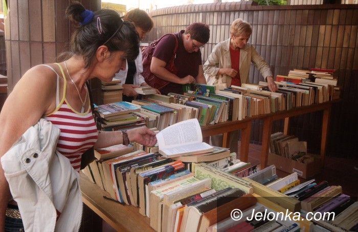 JELENIA GÓRA: Różne lektury za grosik