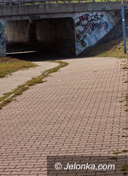 JELENIA GÓRA: Szklane pułapki dla rowerzystów