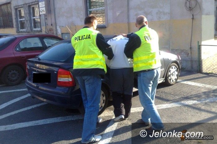 JELENIA GÓRA: Wtargnął na murawę, posiedzi w celi