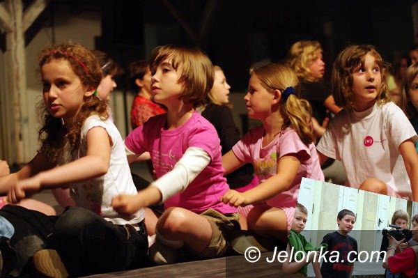 JELENIA GÓRA: „Jelonki u wód” na wielkim ekranie