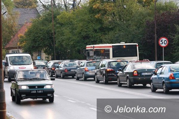 JELENIA GÓRA: Za ślisko i za szybko: wypadek na Wolności
