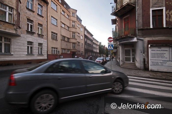 JELENIA GÓRA: Znak zakazu wciąż przeszkadza