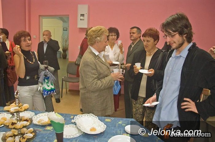 JELENIA GÓRA: Zbliżenia ziemi po upadku