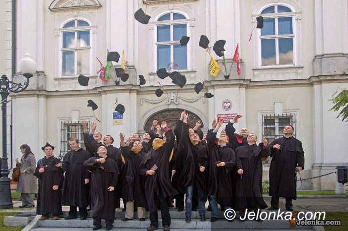JELENIA GÓRA: Odwrót od nauk ścisłych?