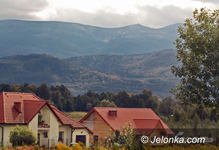 JELENIA GÓRA/ REGION: Plusy i minusy ucieczki z miasta