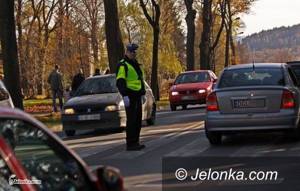 JELENIA GÓRA: Autem trudniej na Wszystkich Świętych