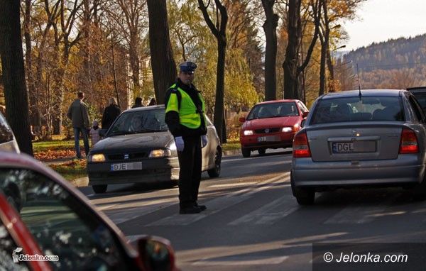 JELENIA GÓRA: Autem trudniej na Wszystkich Świętych