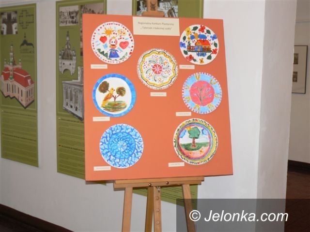 JELENIA GÓRA: Dziewczęta górą w ludowej sztuce