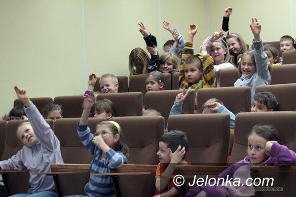 JELENIA GÓRA: Pisze dla młodych, lubi horrory