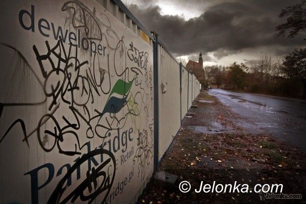 JELENIA GÓRA: Pustka dziesięciolecia