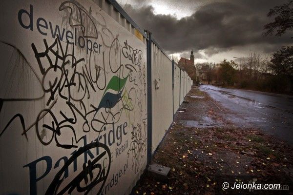 JELENIA GÓRA: Pustka dziesięciolecia