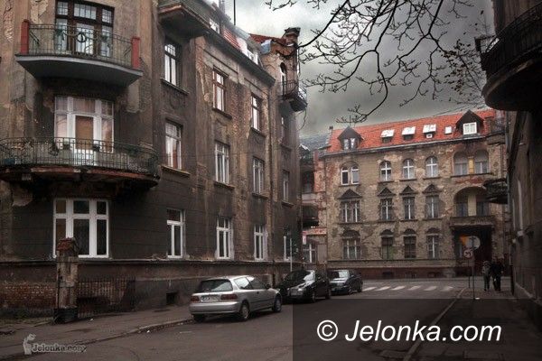 JELENIA GÓRA: Kamienice czekają na remont, miasto – na pieniądze