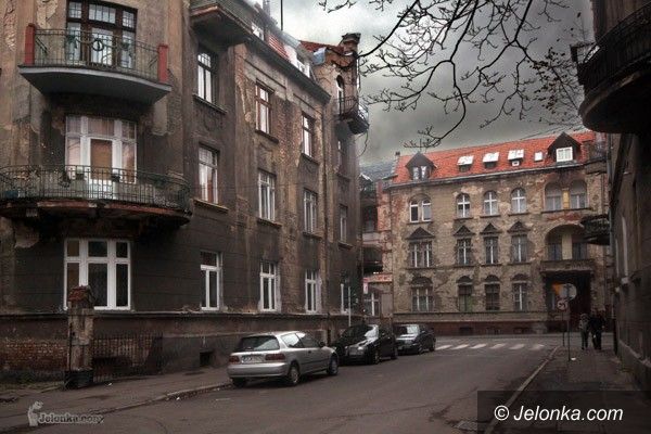 JELENIA GÓRA: Kamienice czekają na remont, miasto – na pieniądze