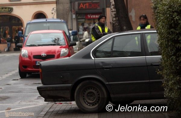 JELENIA GÓRA: Cały chodnik jego!