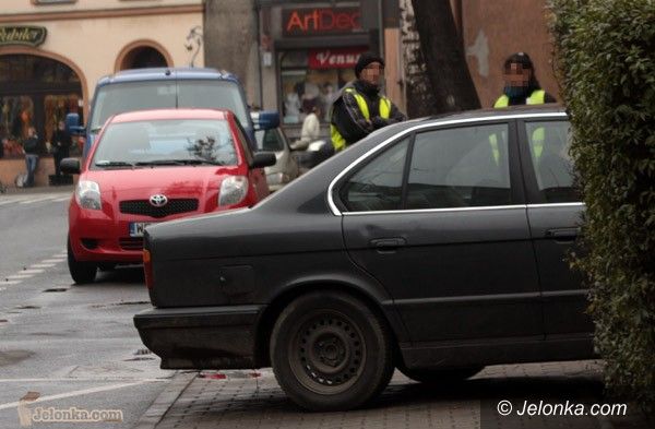 JELENIA GÓRA: Cały chodnik jego!