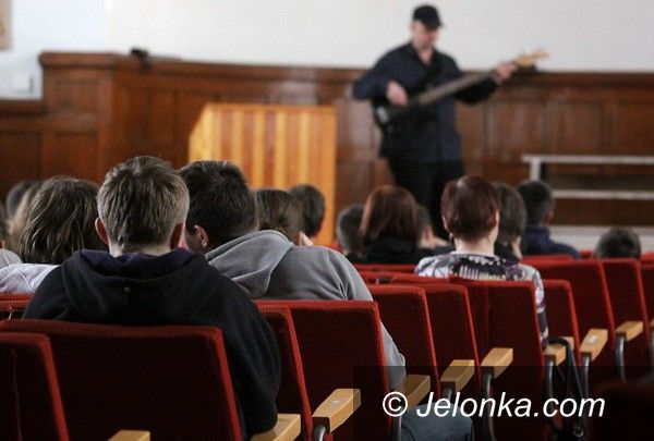 Jelenia Góra: Przez muzykę ku przestrodze