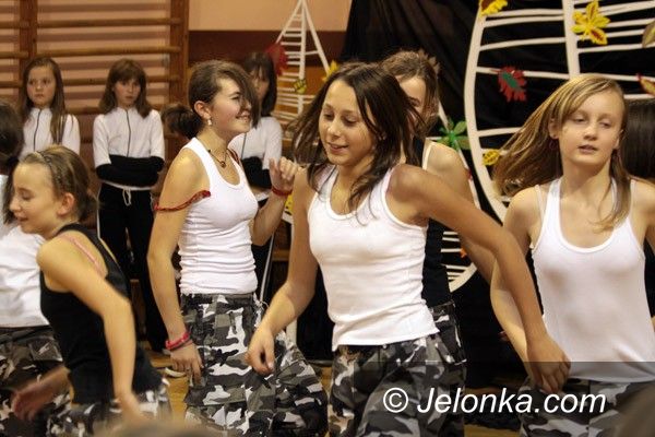 JELENIA GÓRA: „Ósemka” w elicie oświaty