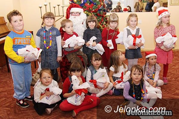 JELENIA GÓRA: Mikołaj u najmłodszych „akademików”