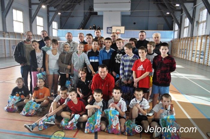 Jelenia Góra/Piechowice: Mikołajkowy turniej w badmintona