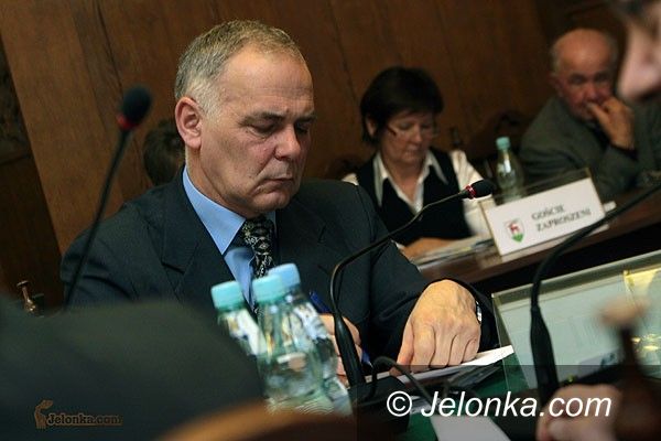 JELENIA GÓRA: O pieniądzach z ironią i pieprzeniem