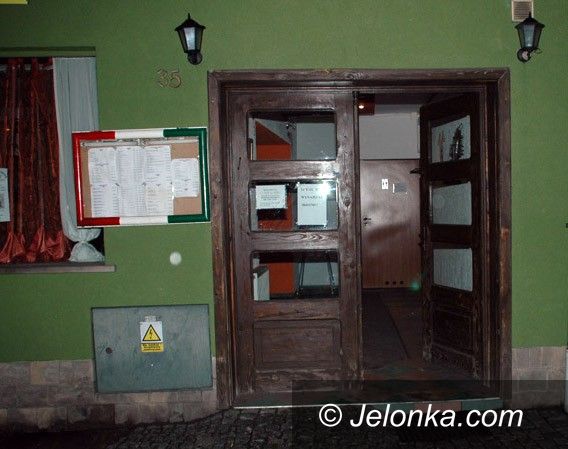 Lubomierz: Autem do pizzerii po... automat do gier