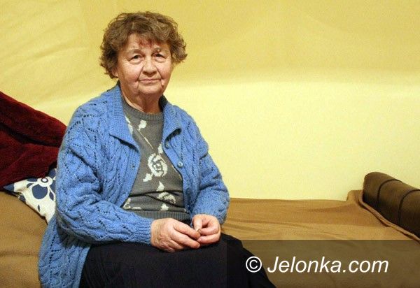 JELENIA GÓRA: Domokrążca okrada lokatorów JSM