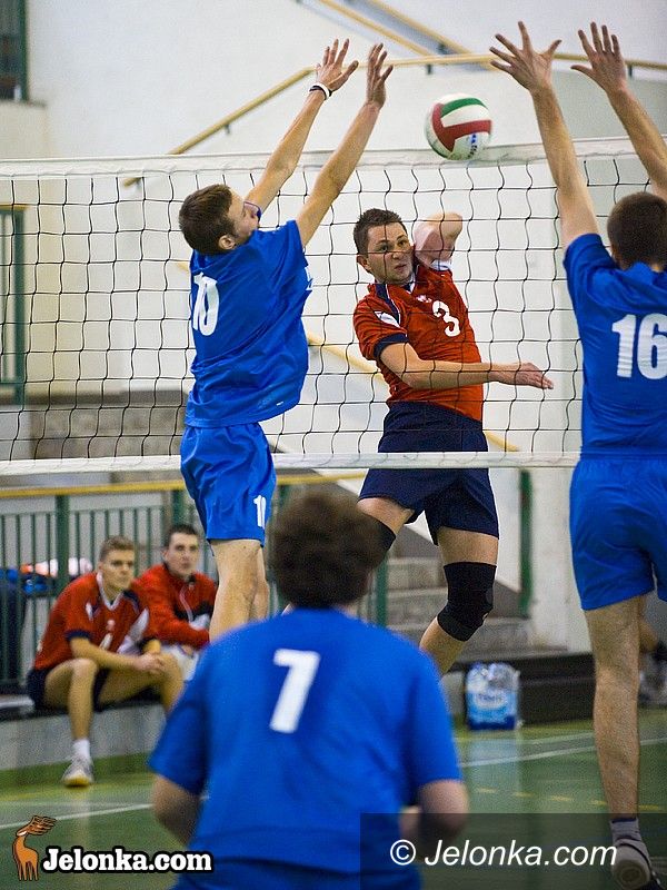 Jelenia Góra SP-11: Faraon na kolanach