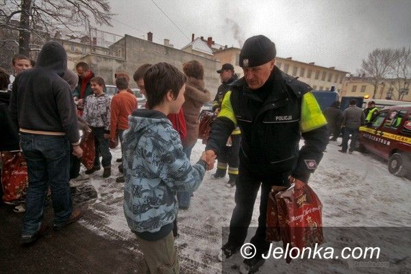 JELENIA GÓRA: Krótszy konwój świętych Mikołajów