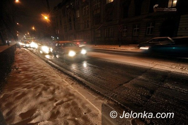 JELENIA GÓRA: Ślizgawica na ulicach