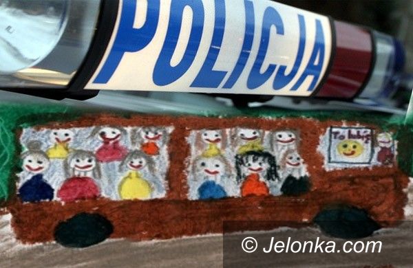 JELENIA GÓRA: Na sygnałach za autobusem z maluchami