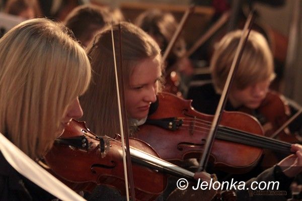 JELENIA GÓRA: Święta noc awansem