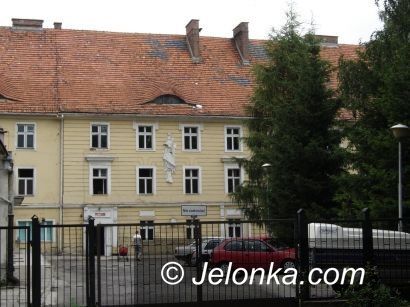 LWÓWEK: Szpital z dołka wyciągany