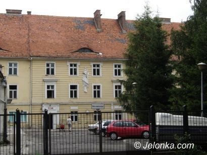 LWÓWEK: Szpital z dołka wyciągany