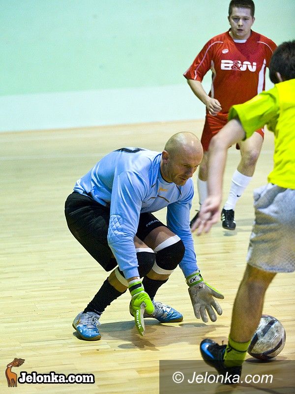 Futsal - ul. Złotnicza/Jelenia Góra: VI kolejka II ligi JLF. Pierwsza "dwucyfrówka"