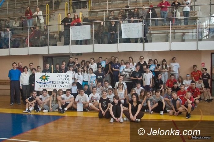 JELENIA GÓRA: W karnawale trzymają formę