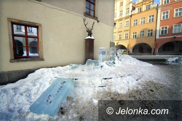 JELENIA GÓRA: Echo zawalenia sceny