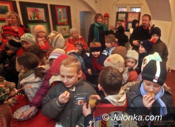 JELENIA GÓRA: Tęczowa „sześćdziesiątka” SP nr 7