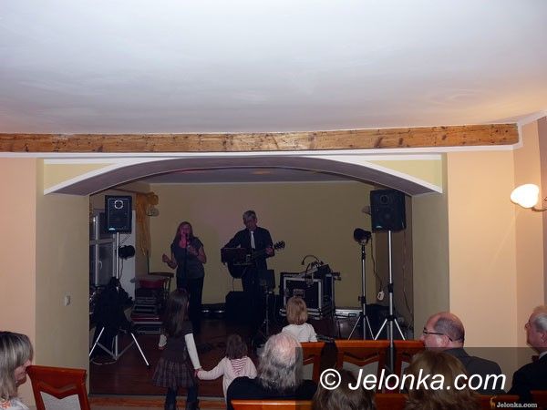JELENIA GÓRA: Z ruin cztery kąty dla Watry