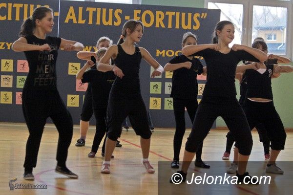 JELENIA GÓRA: Sto tysięcy złotych dla „dziesiątki”
