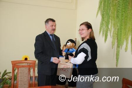 JELENIA GÓRA: Pomogła zatrzymać złodziei torebki