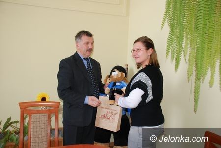 JELENIA GÓRA: Pomogła zatrzymać złodziei torebki
