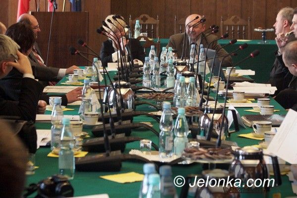 JELENIA GÓRA: Wsiąść do pociągu z Drezna do Kłodzka